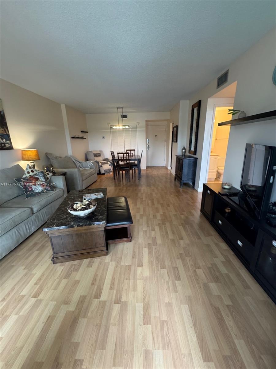4330 Hillcrest Dr 304 Property Photo 18