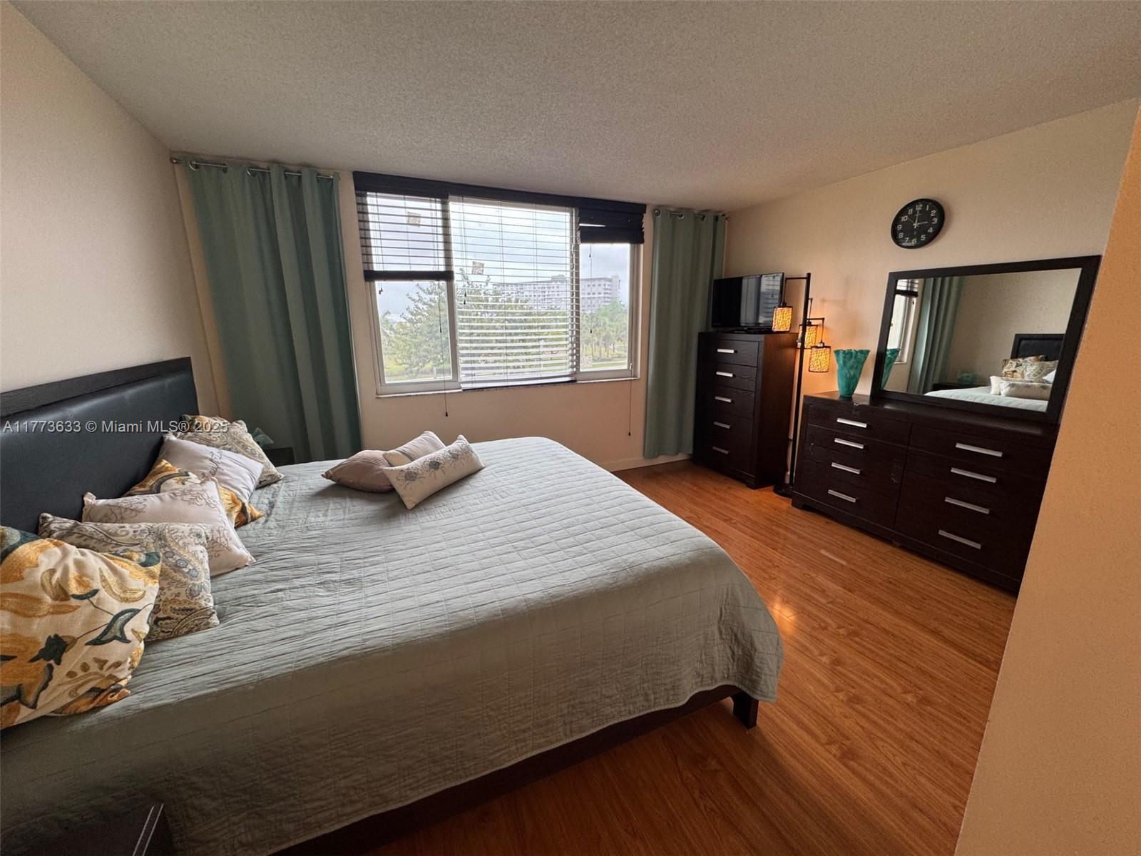 4330 Hillcrest Dr 304 Property Photo 22
