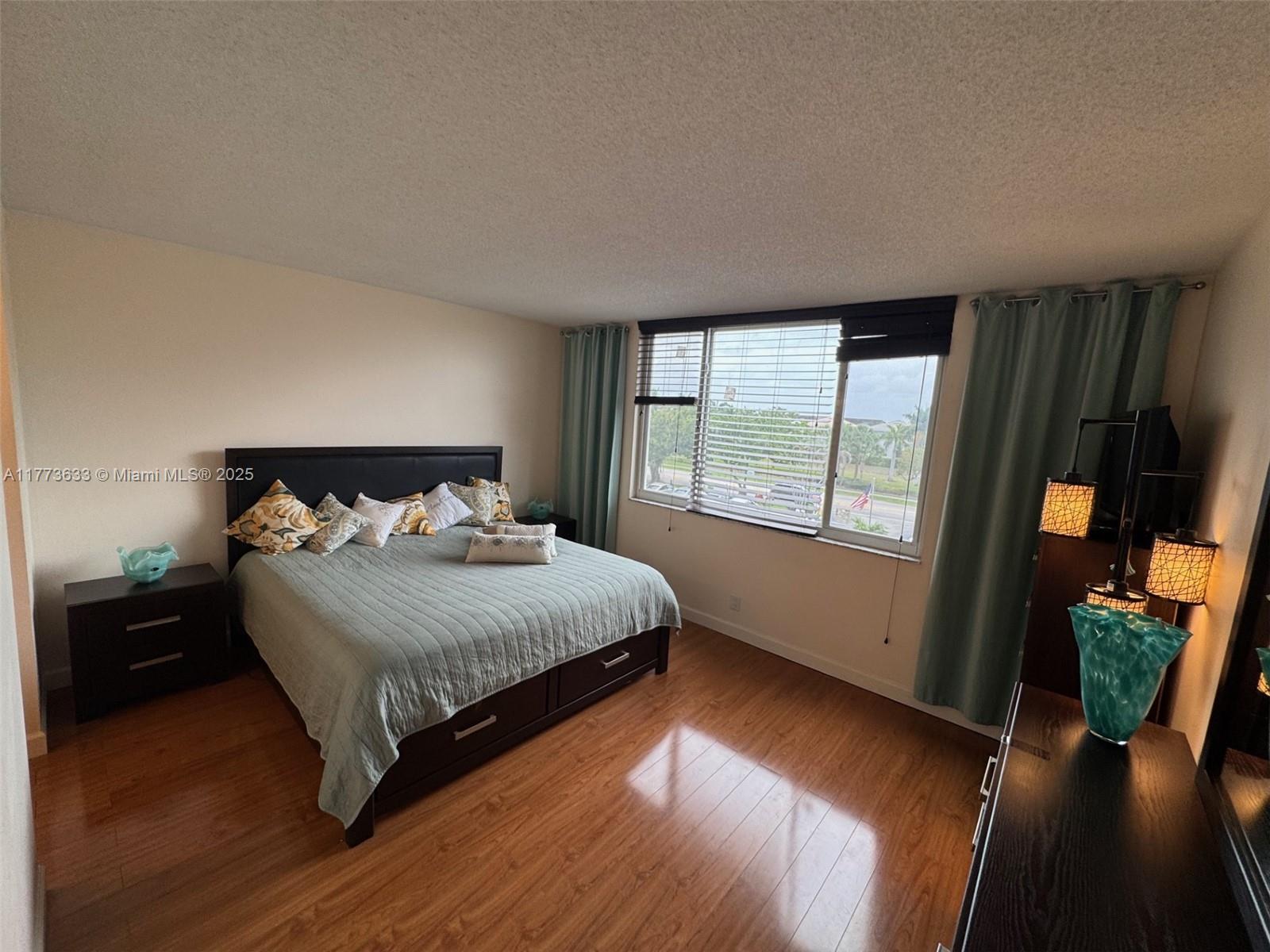 4330 Hillcrest Dr 304 Property Photo 25