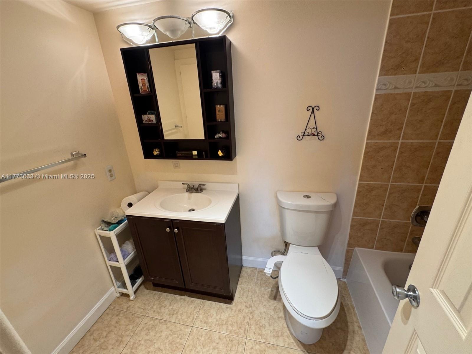 4330 Hillcrest Dr 304 Property Photo 31