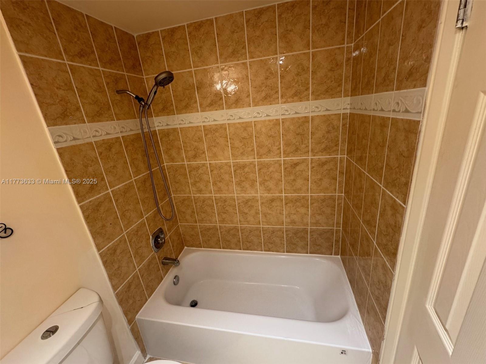 4330 Hillcrest Dr 304 Property Photo 32