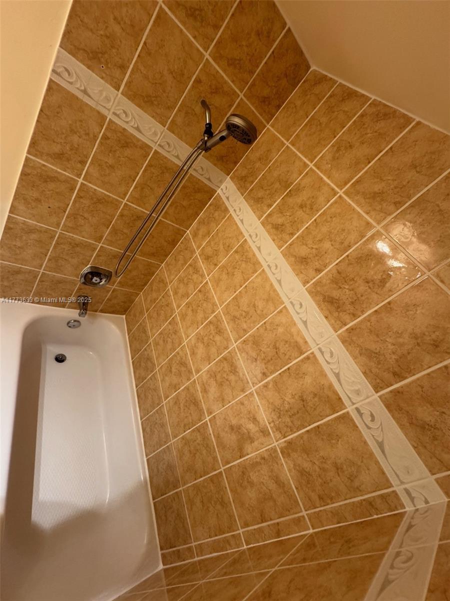 4330 Hillcrest Dr 304 Property Photo 34