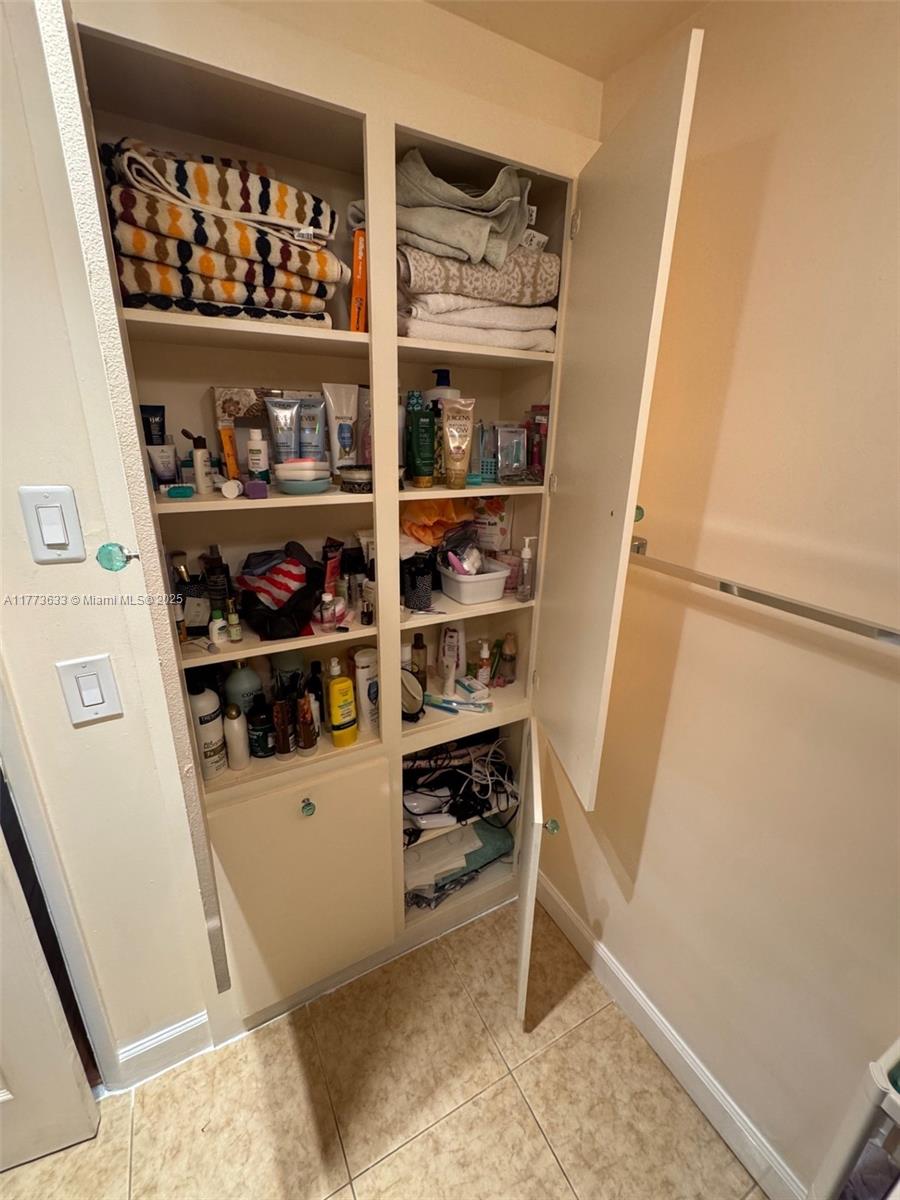 4330 Hillcrest Dr 304 Property Photo 35
