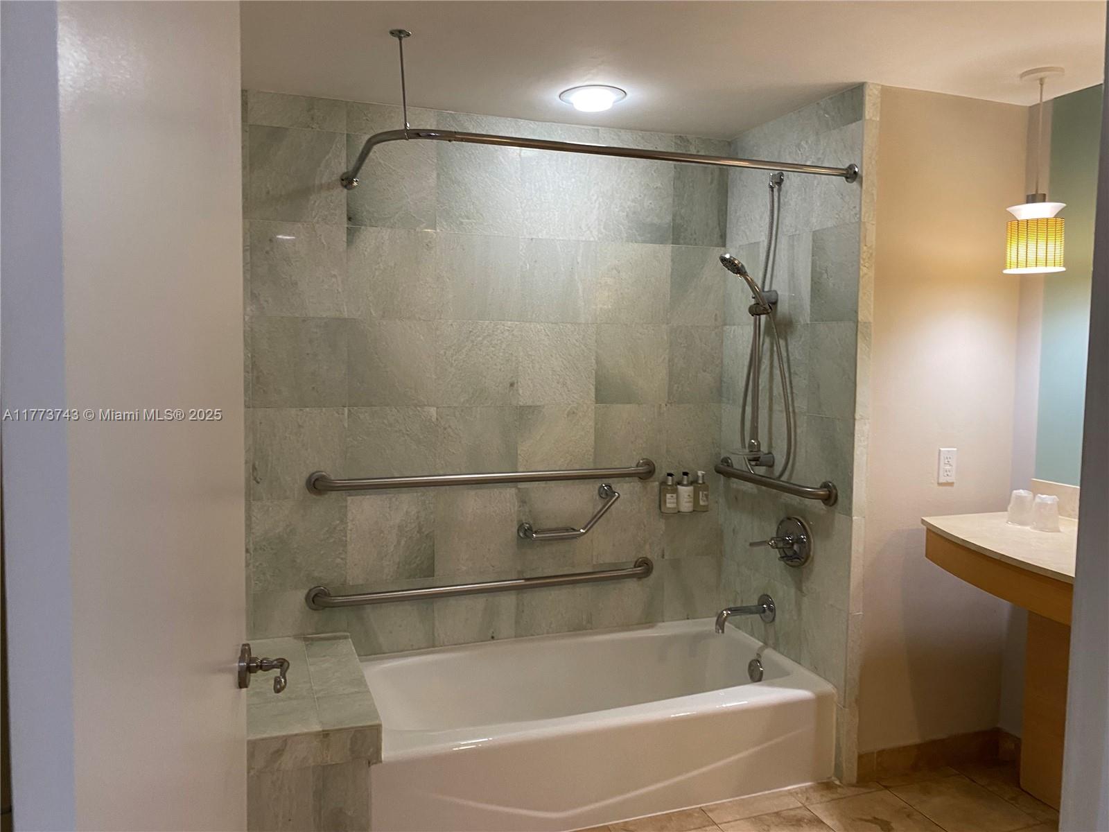 18683 Collins Ave 2103 Property Photo 18