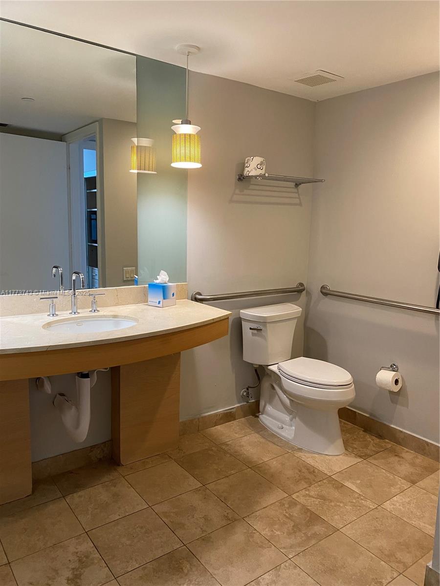 18683 Collins Ave 2103 Property Photo 20