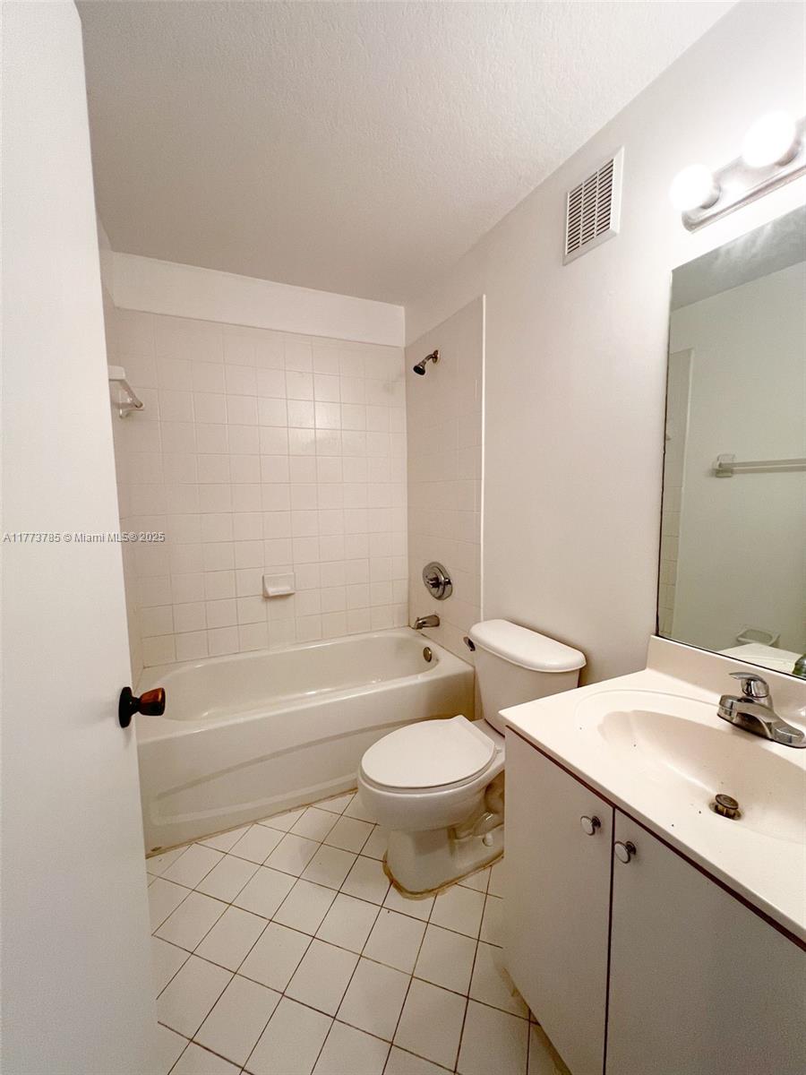 2910 Se 12th Rd 206-29 Property Photo 11