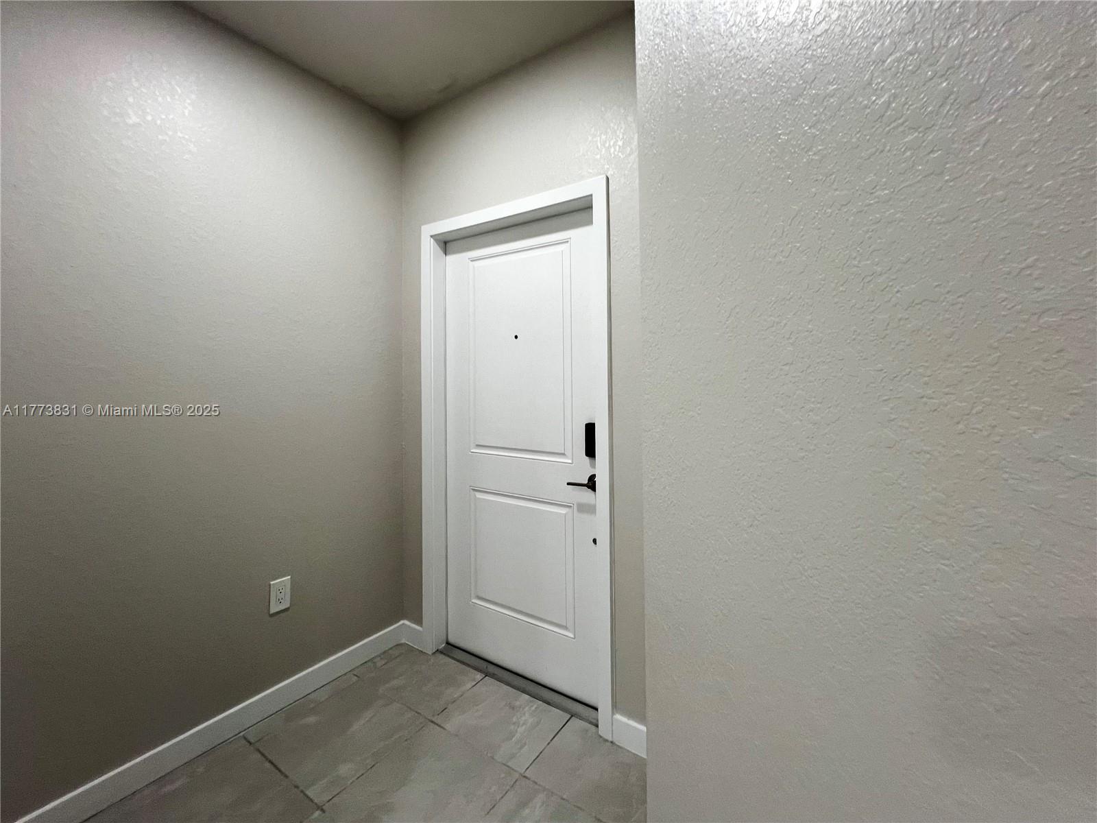 1065 Nw 4th Ter Property Photo 4