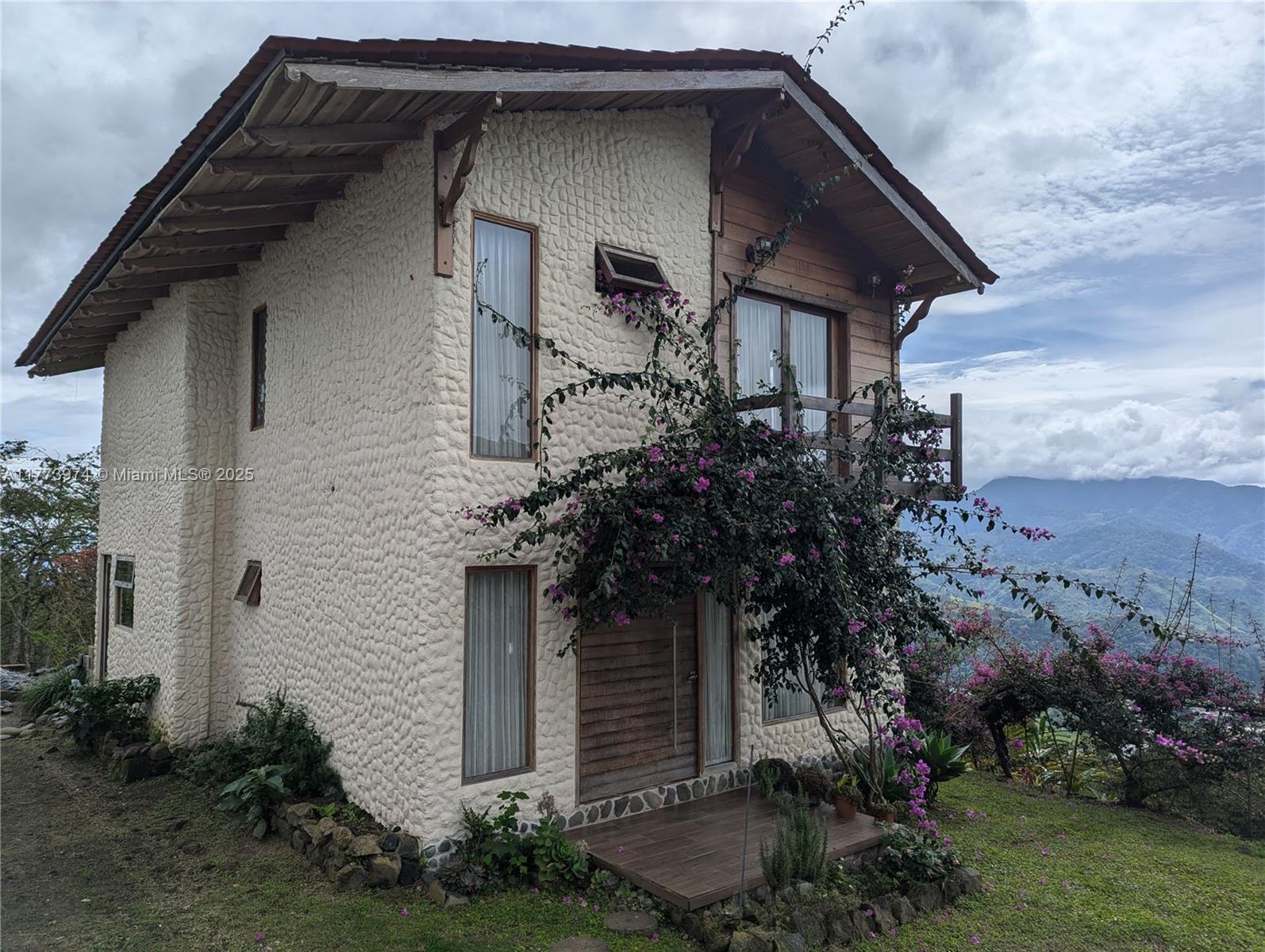 Costa Rica Real Estate Listings Main Image