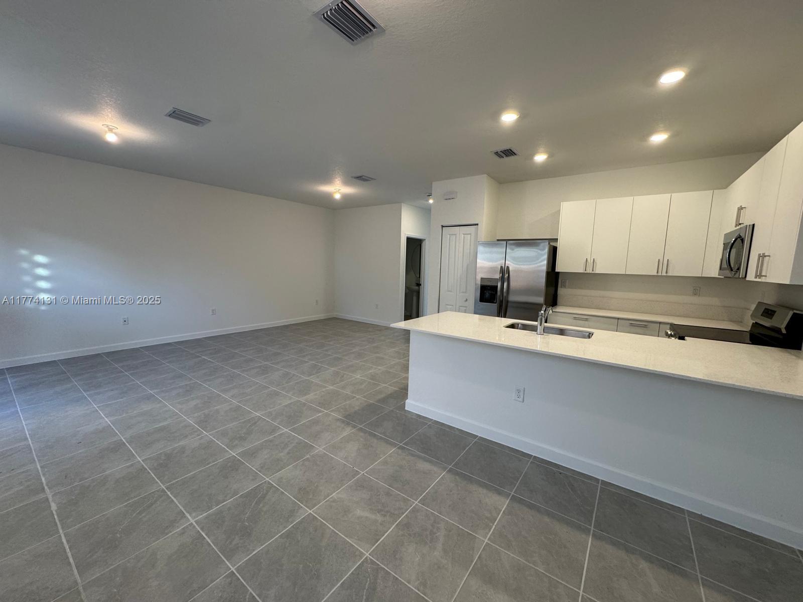 635 Se 13th St Cir . Property Photo 8