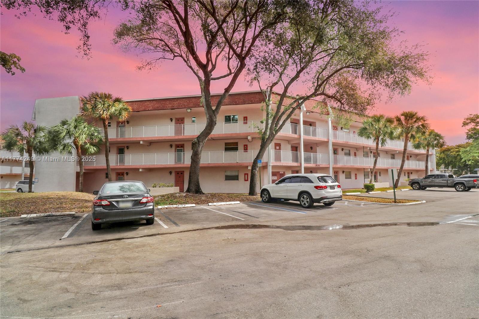 8004 Lagos De Campo Blvd C-305 Property Photo