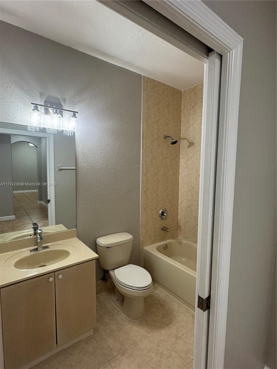 1661 Se 29th Ct 108 Property Photo 14