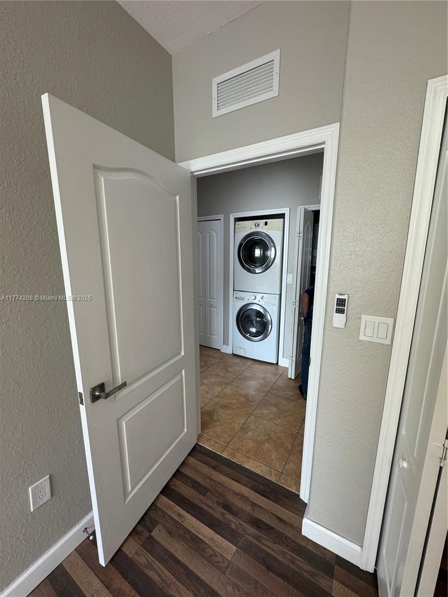 1661 Se 29th Ct 108 Property Photo 17