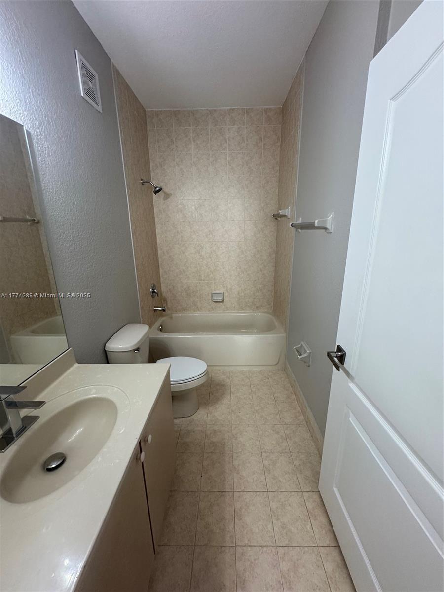 1661 Se 29th Ct 108 Property Photo 22