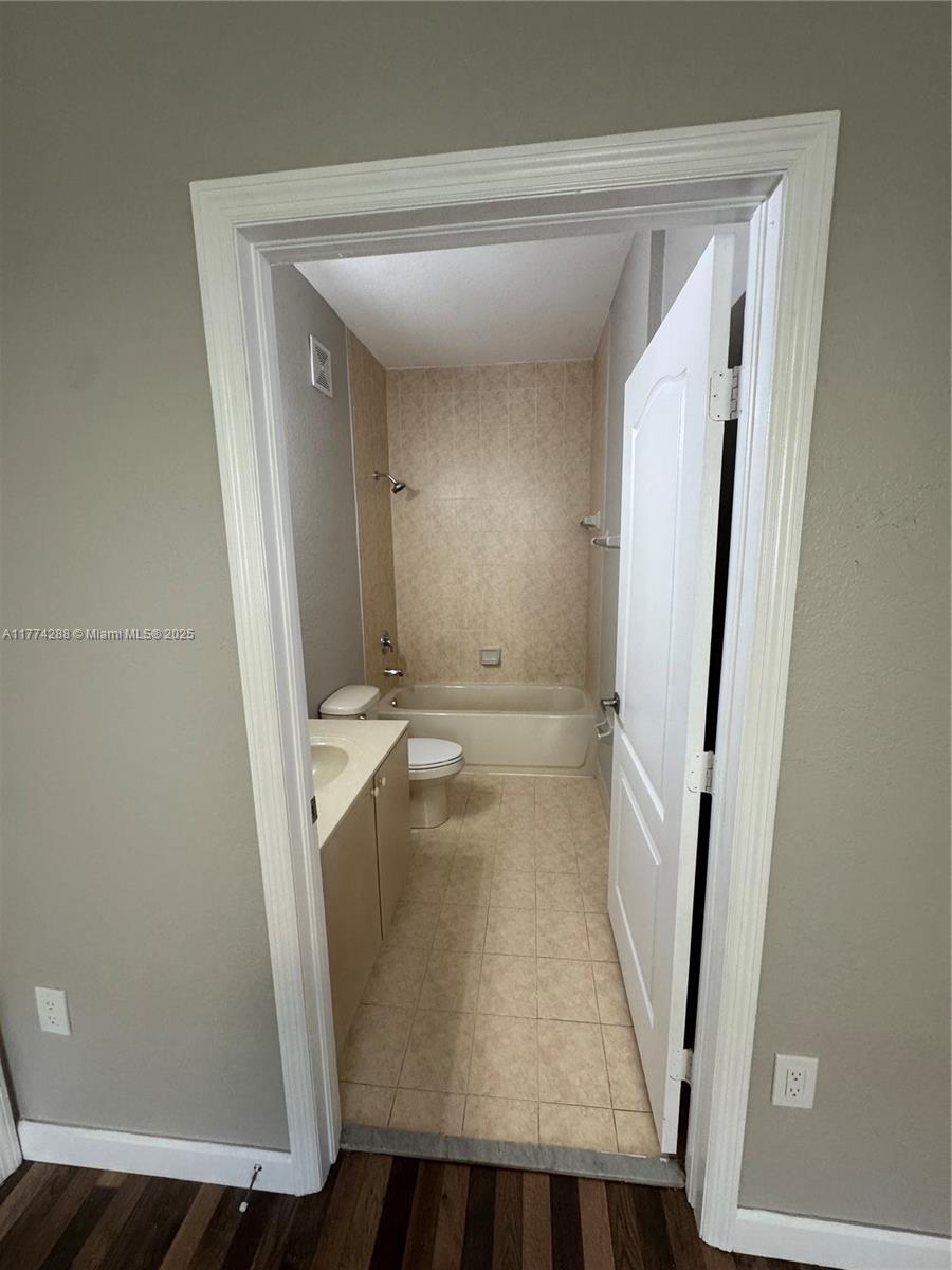 1661 Se 29th Ct 108 Property Photo 23