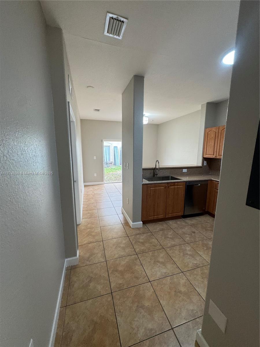 1661 Se 29th Ct 108 Property Photo 37