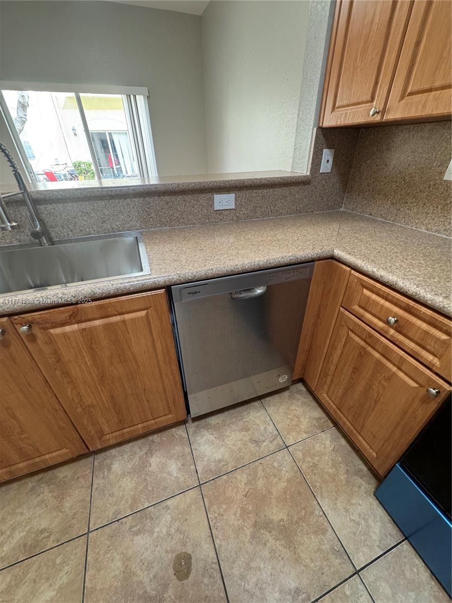 1661 Se 29th Ct 108 Property Photo 40