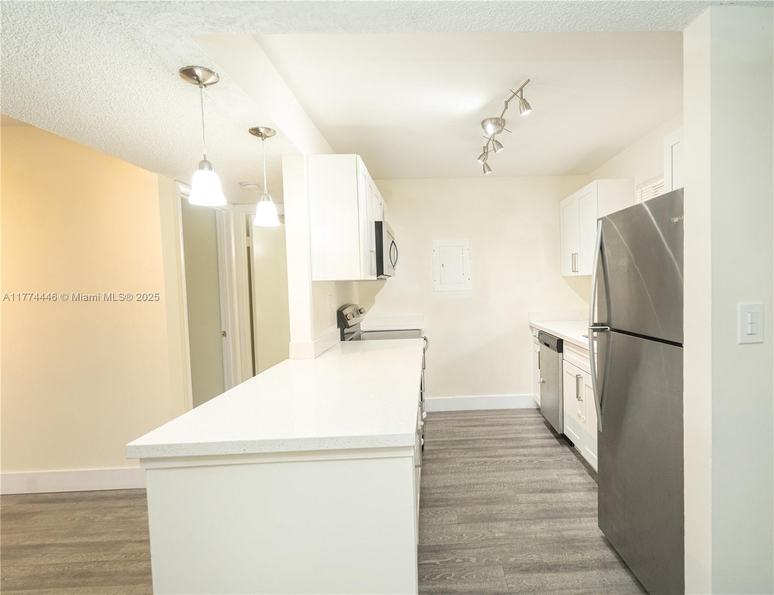 185 Lakeview Dr 102 Property Photo 5