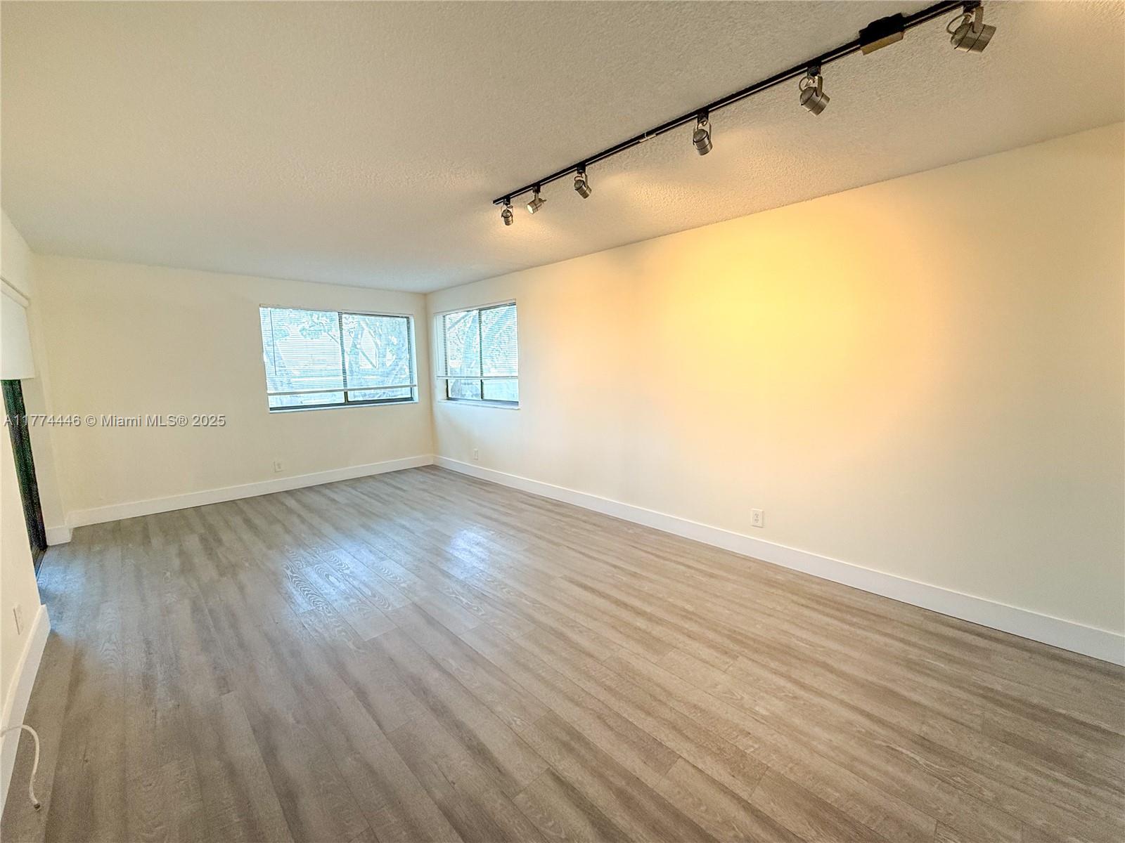 185 Lakeview Dr 102 Property Photo 6