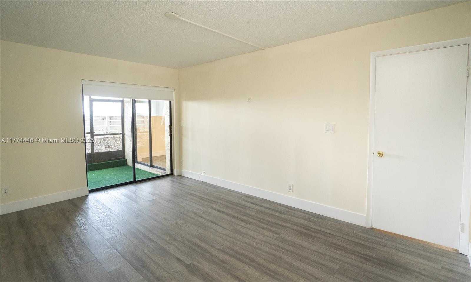 185 Lakeview Dr 102 Property Photo 15
