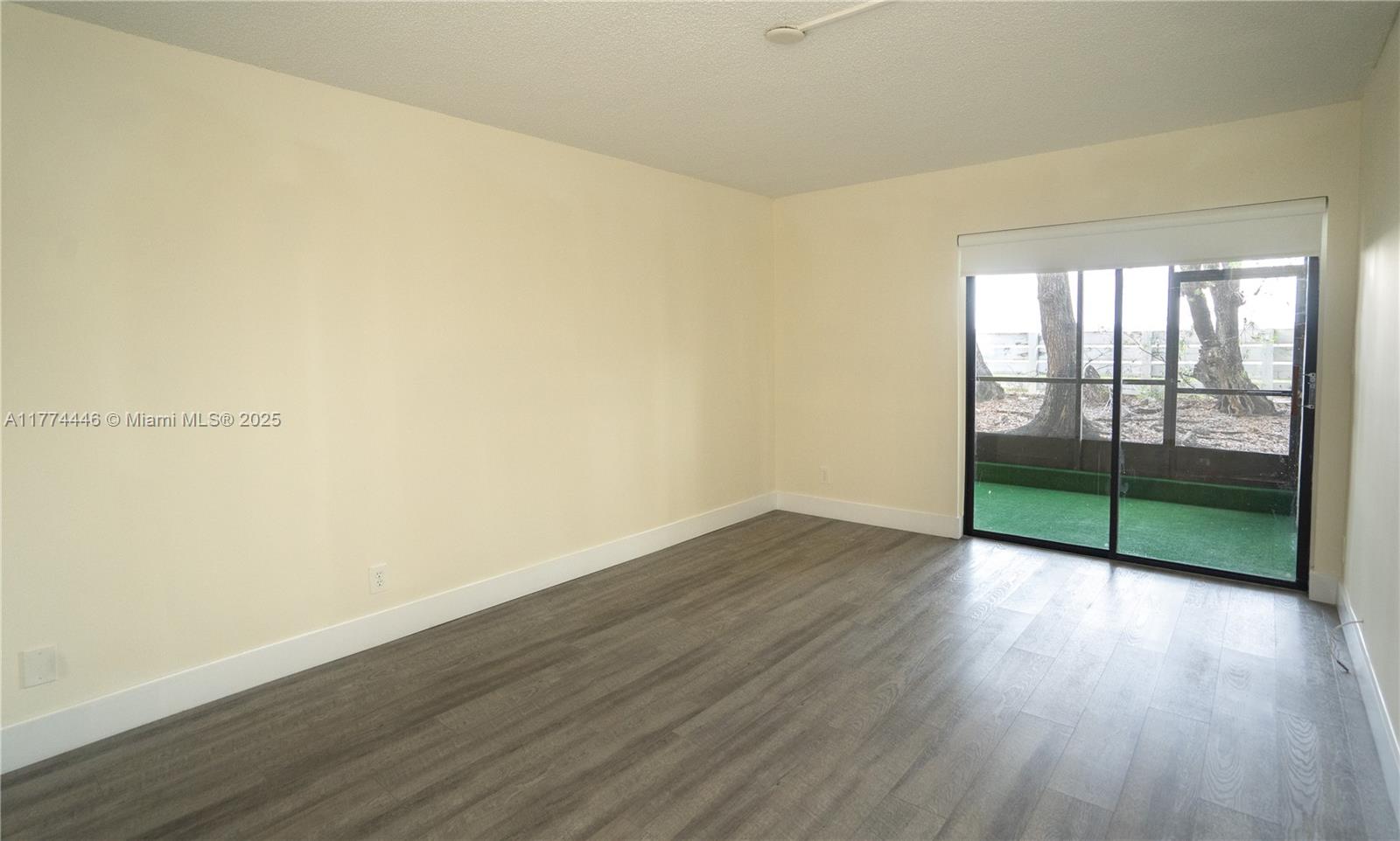 185 Lakeview Dr 102 Property Photo 16