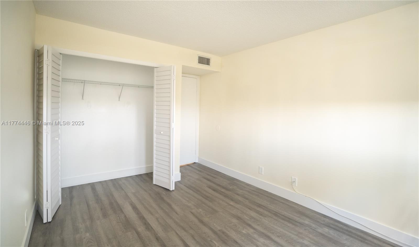 185 Lakeview Dr 102 Property Photo 22