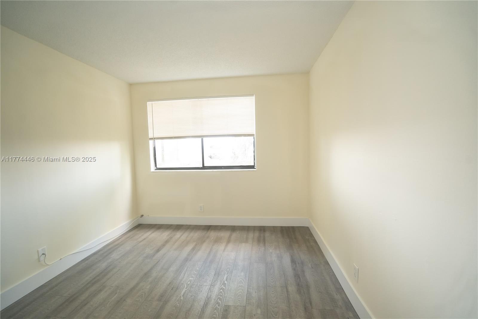 185 Lakeview Dr 102 Property Photo 23