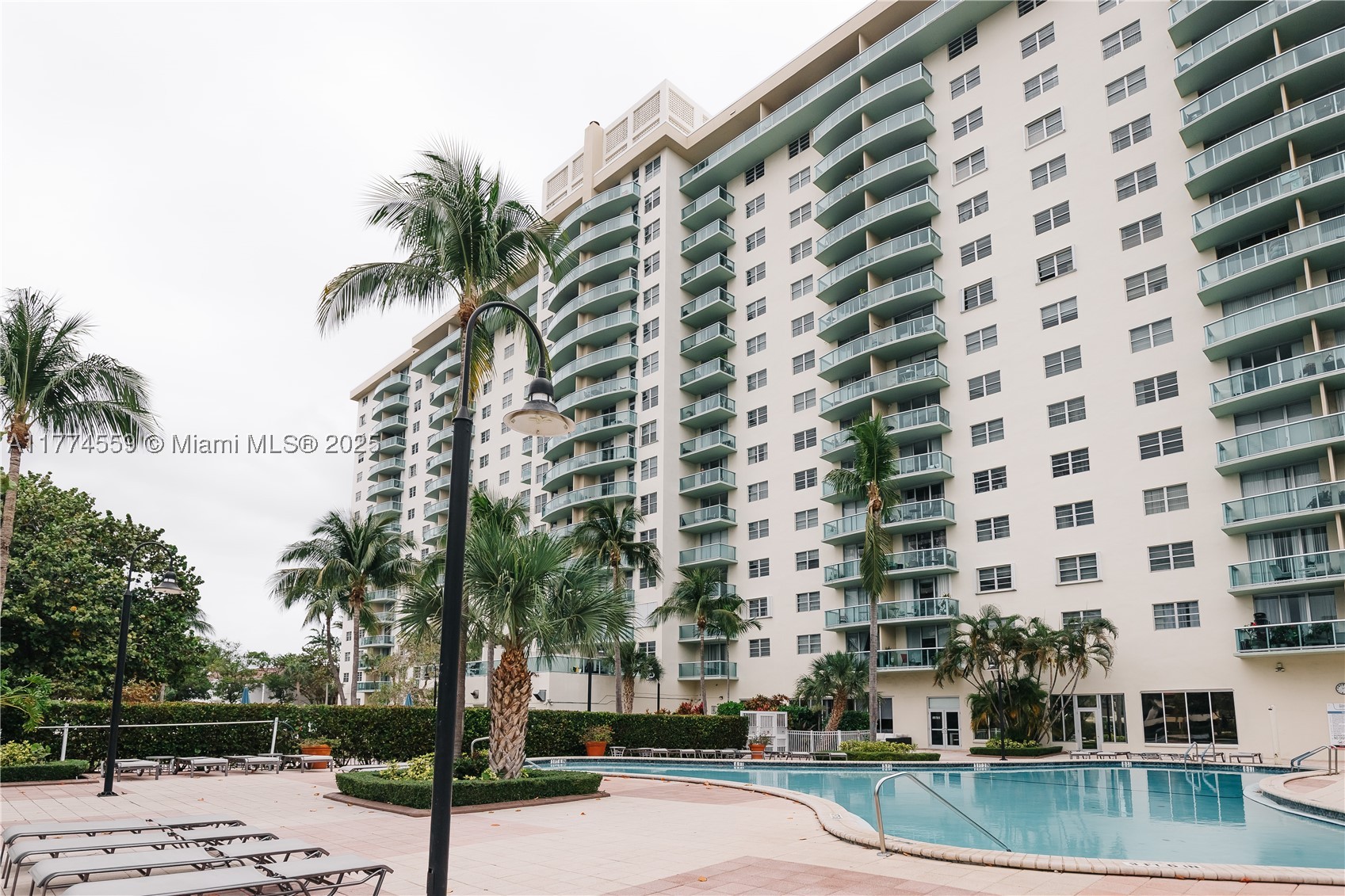 19390 Collins Ave 1614 Property Photo 23
