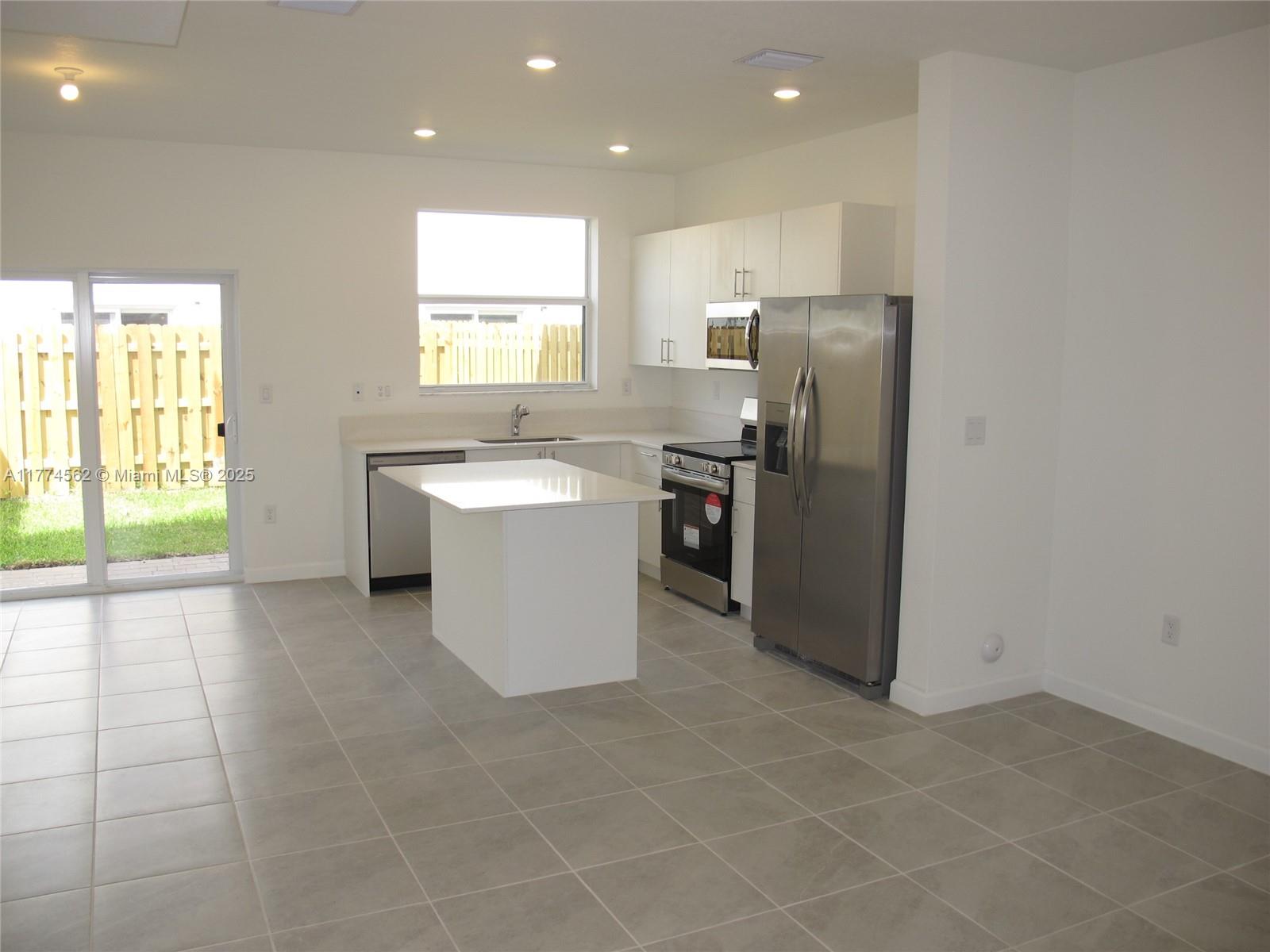 2852 Se 26 Ter 2852 Property Photo 2