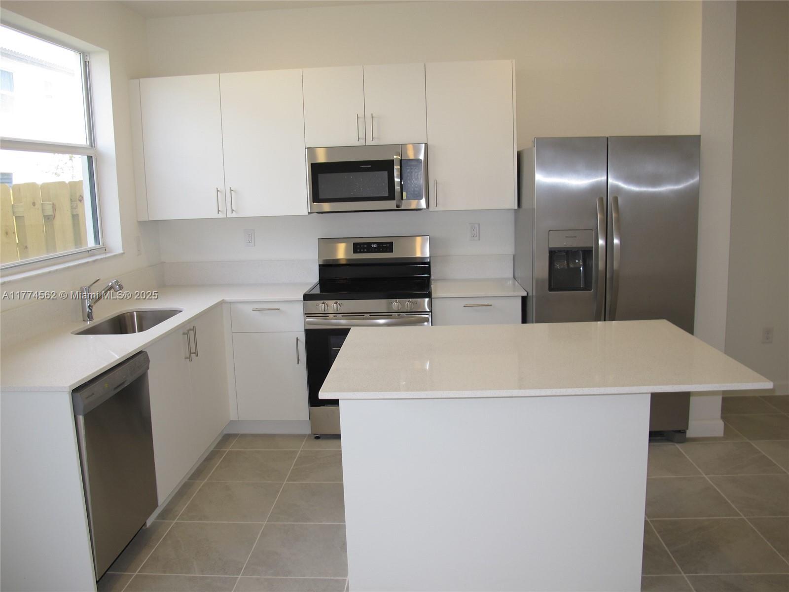 2852 Se 26 Ter 2852 Property Photo 3