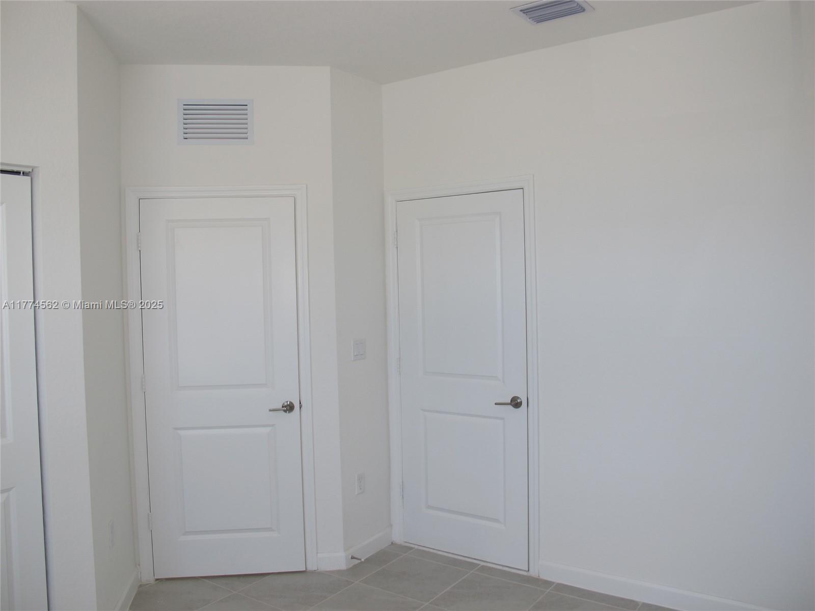 2852 Se 26 Ter 2852 Property Photo 5
