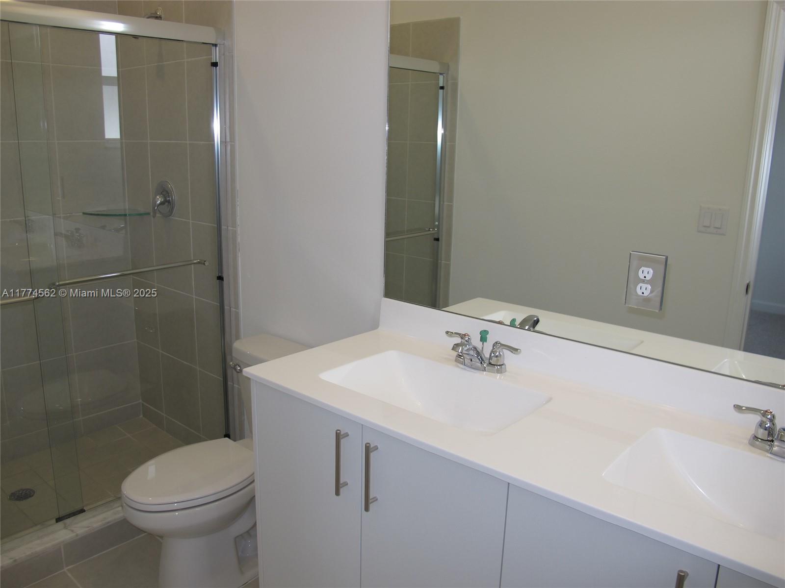 2852 Se 26 Ter 2852 Property Photo 9