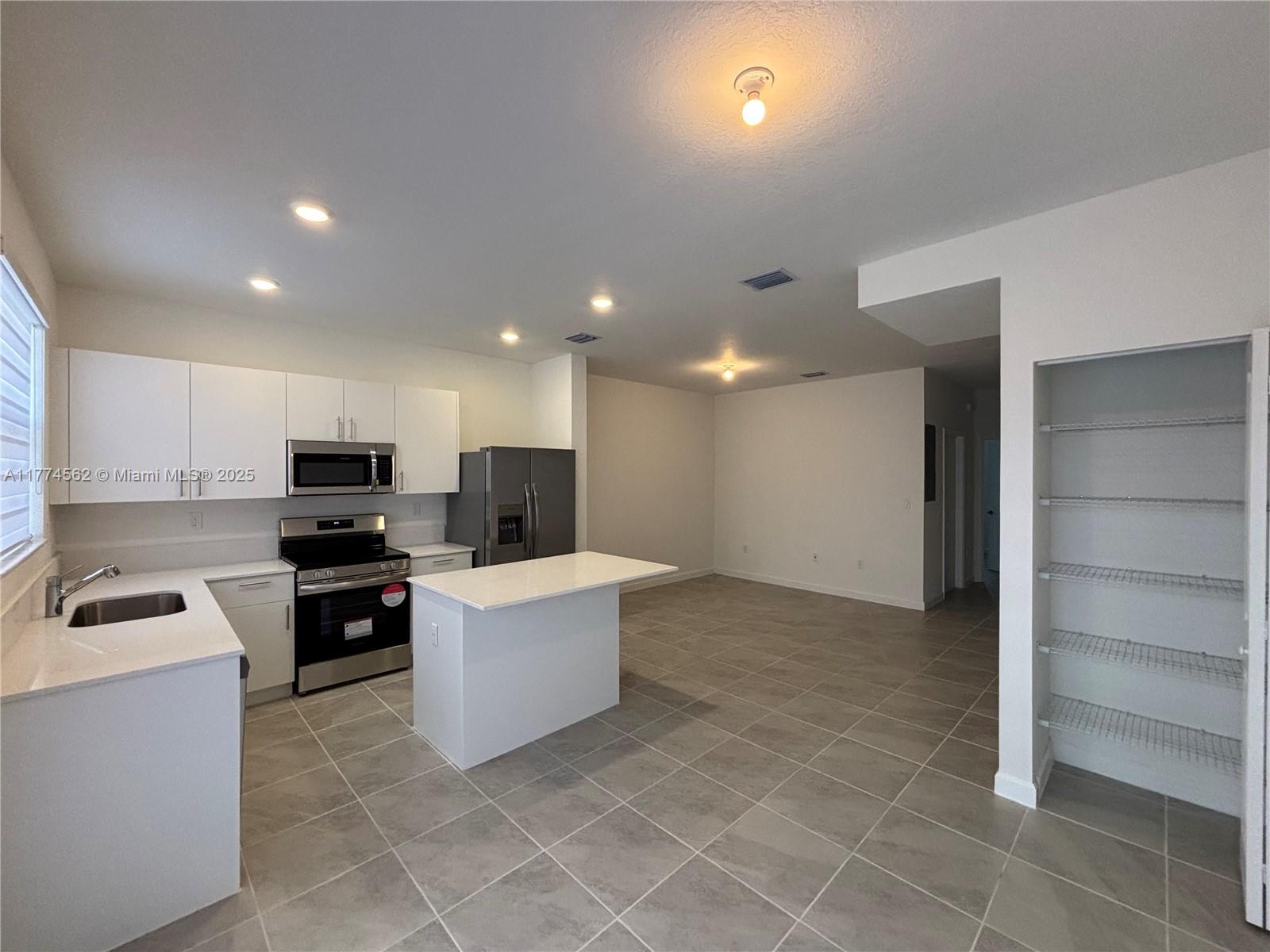 2852 Se 26 Ter 2852 Property Photo 4
