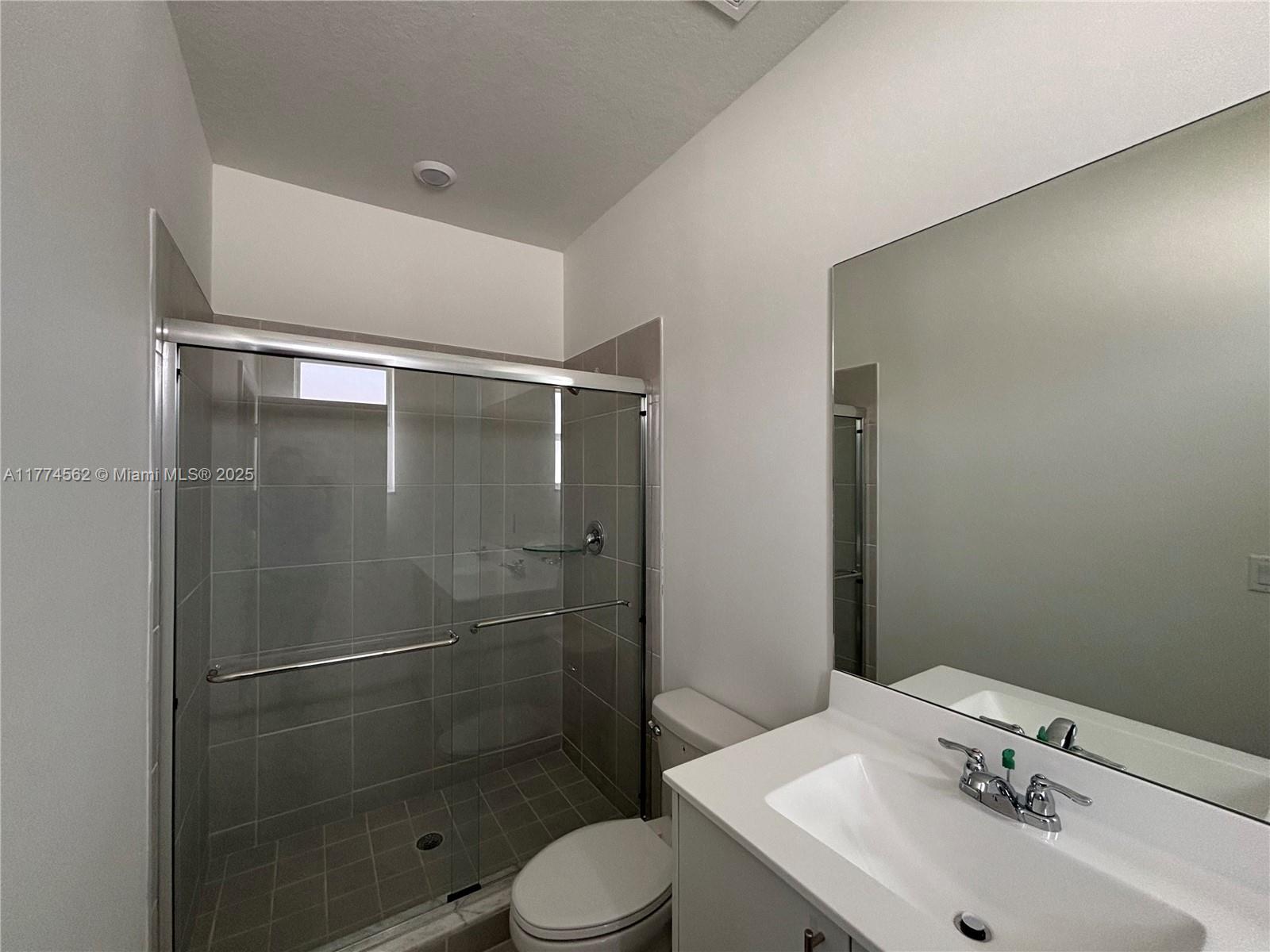 2852 Se 26 Ter 2852 Property Photo 6