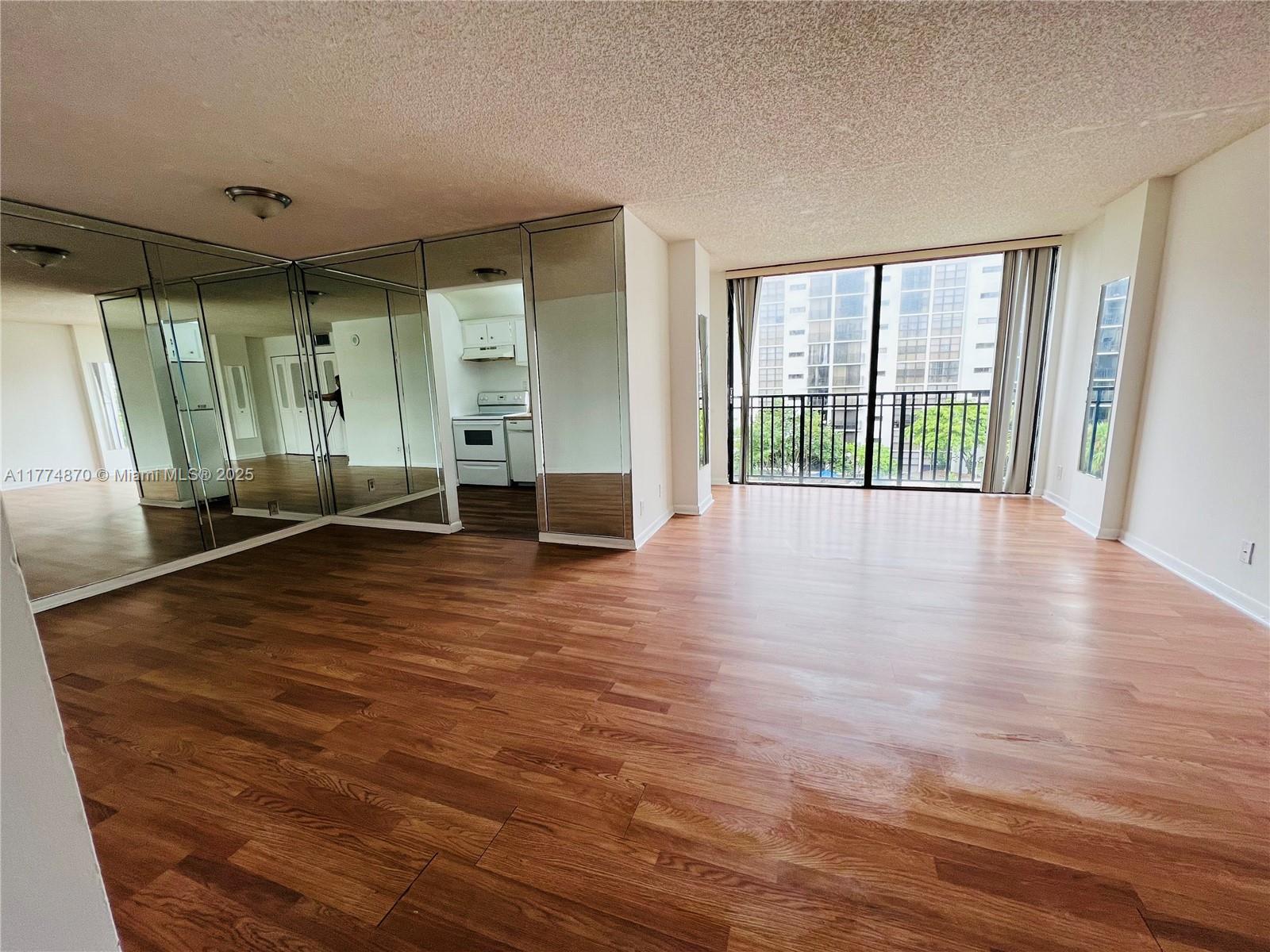 17011 N Bay Rd 511 Property Photo