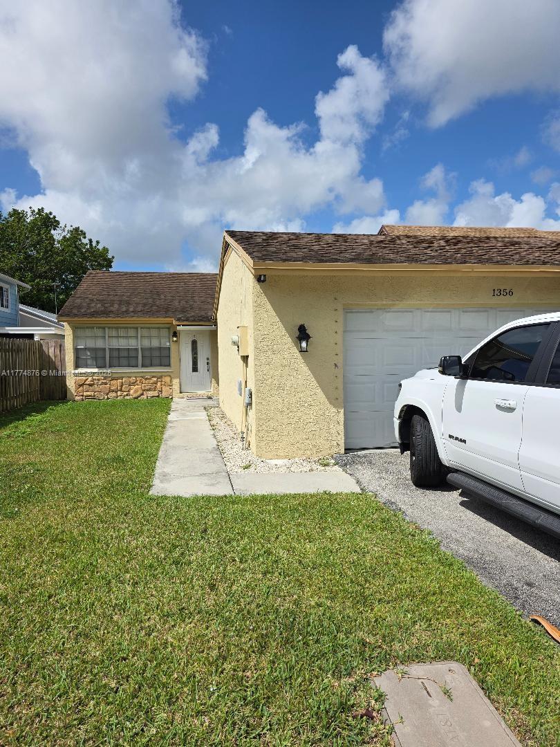 1356 Pelican Ct Property Photo 2