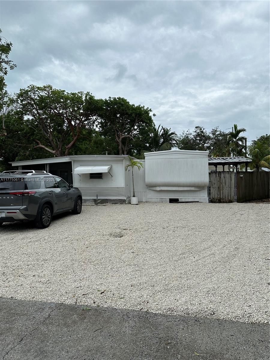 33 1st Ct Property Photo 2