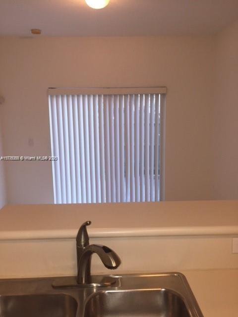 1658 Se 28th Ct 105 Property Photo 6
