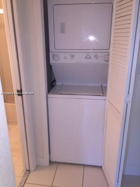 1658 Se 28th Ct 105 Property Photo 11