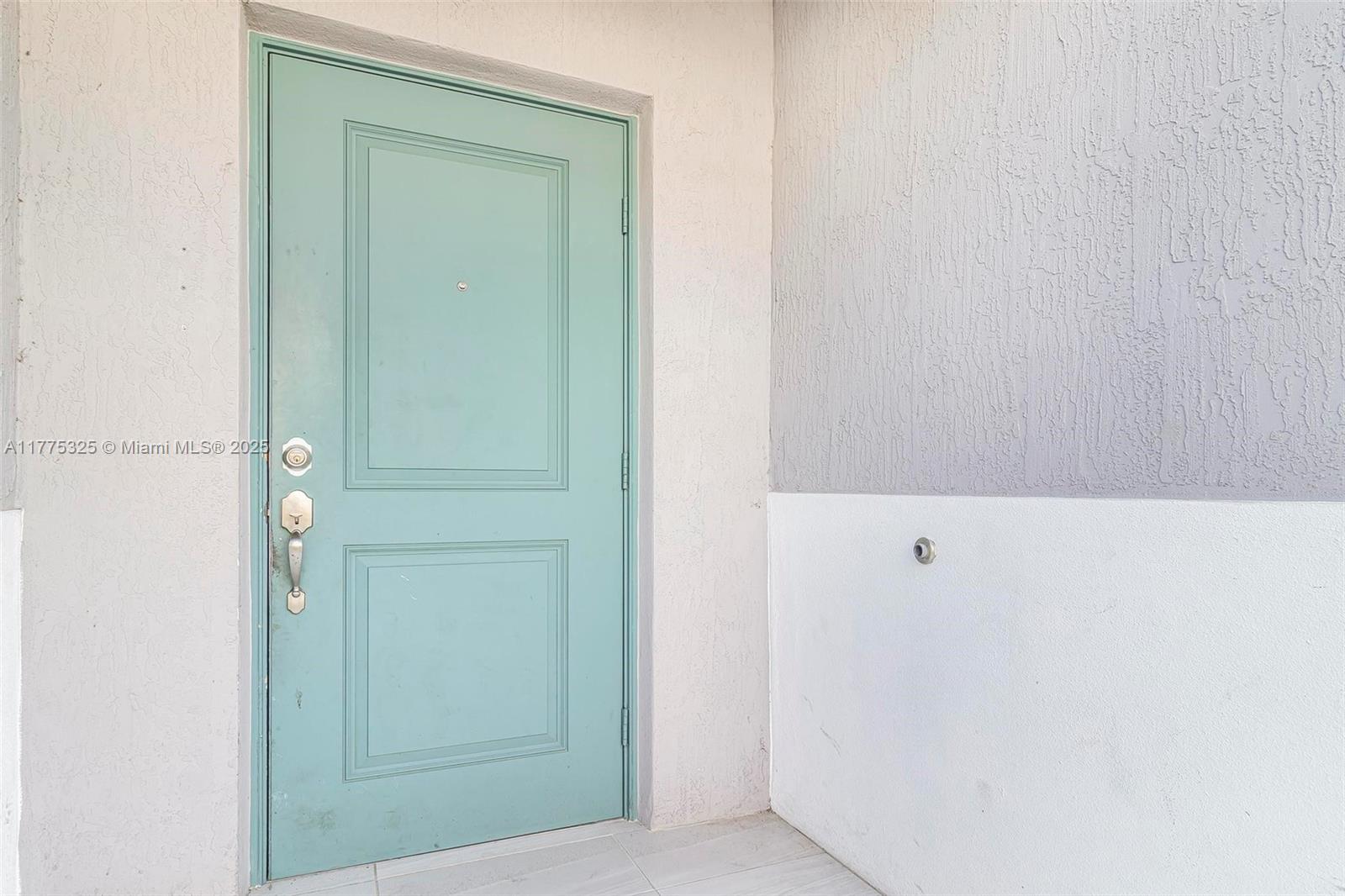 417 Nw 12th Pl # Property Photo 3