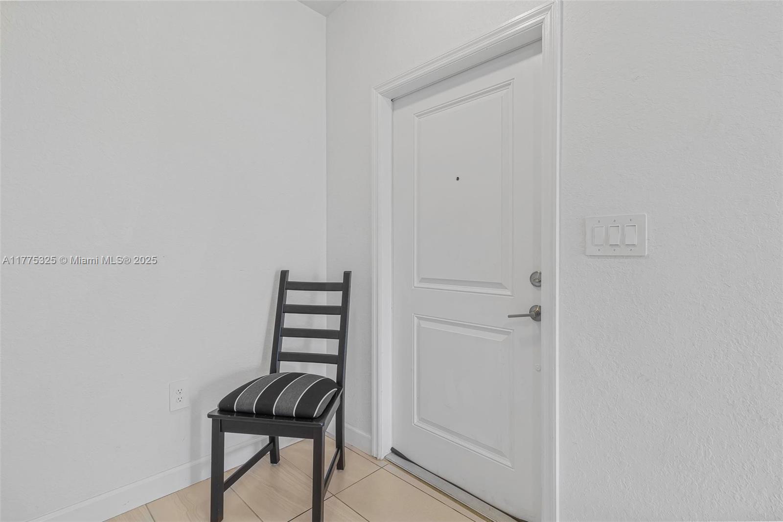 417 Nw 12th Pl # Property Photo 4