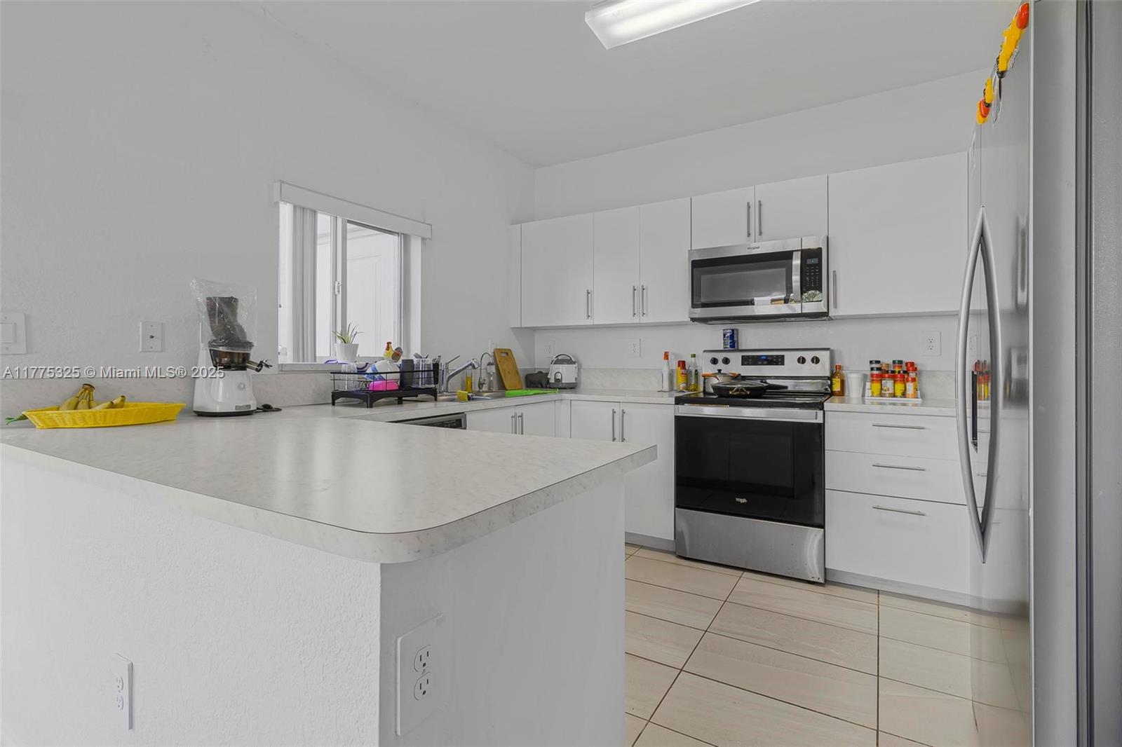 417 Nw 12th Pl # Property Photo 8