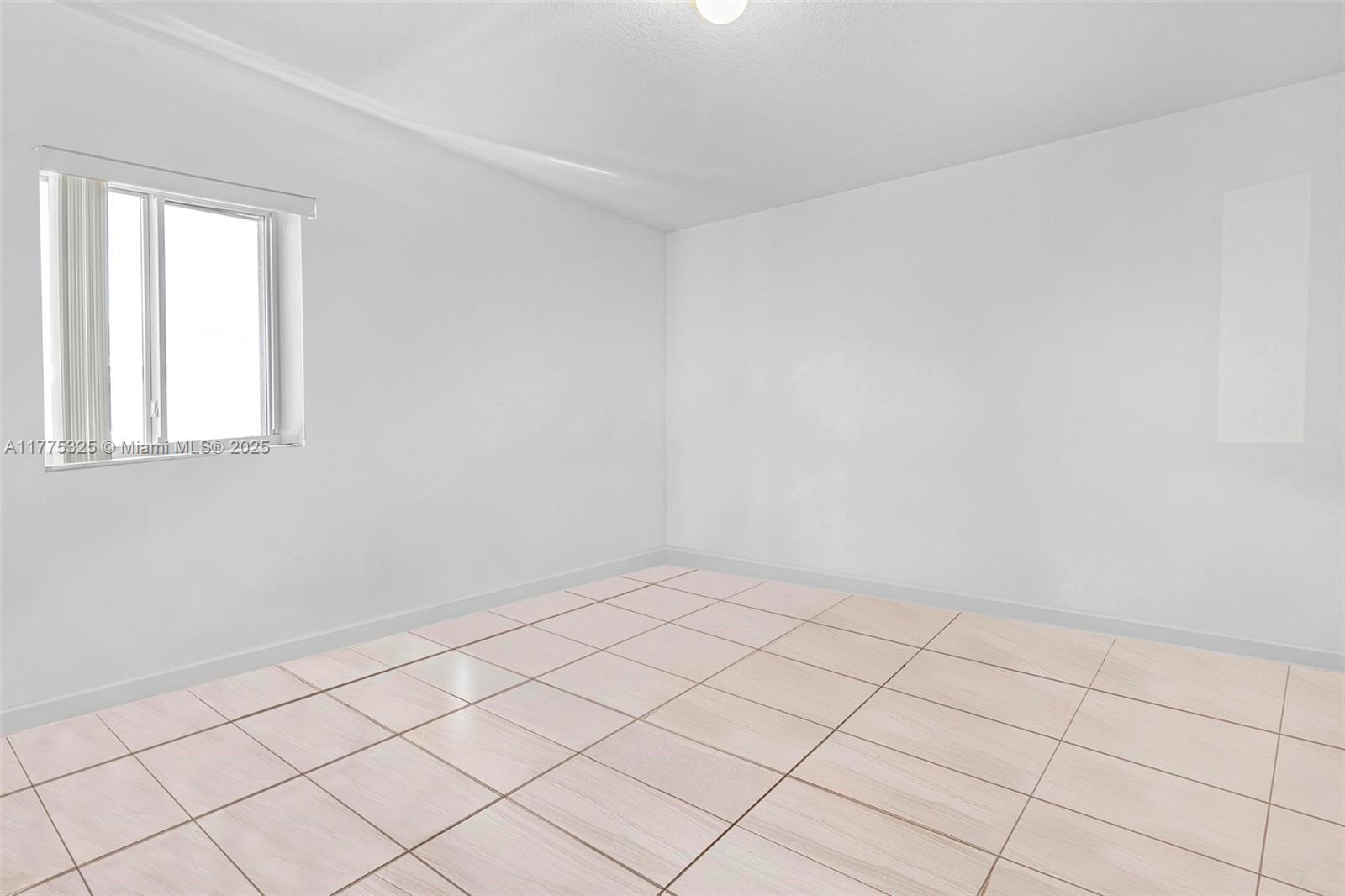 417 Nw 12th Pl # Property Photo 10