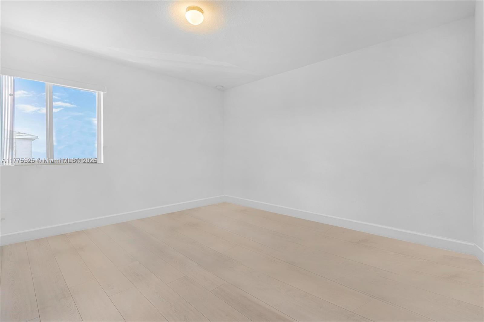 417 Nw 12th Pl # Property Photo 12