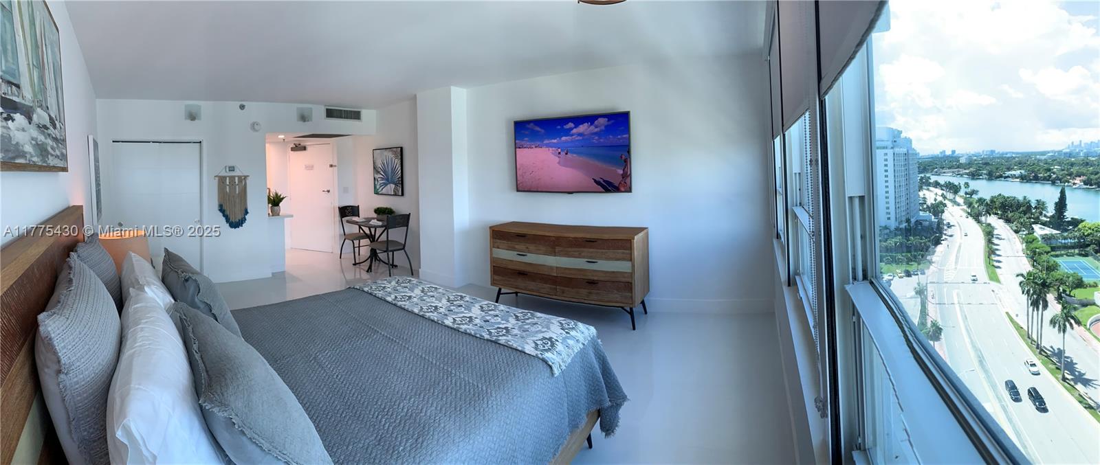5445 Collins Ave 1520 Property Photo 5