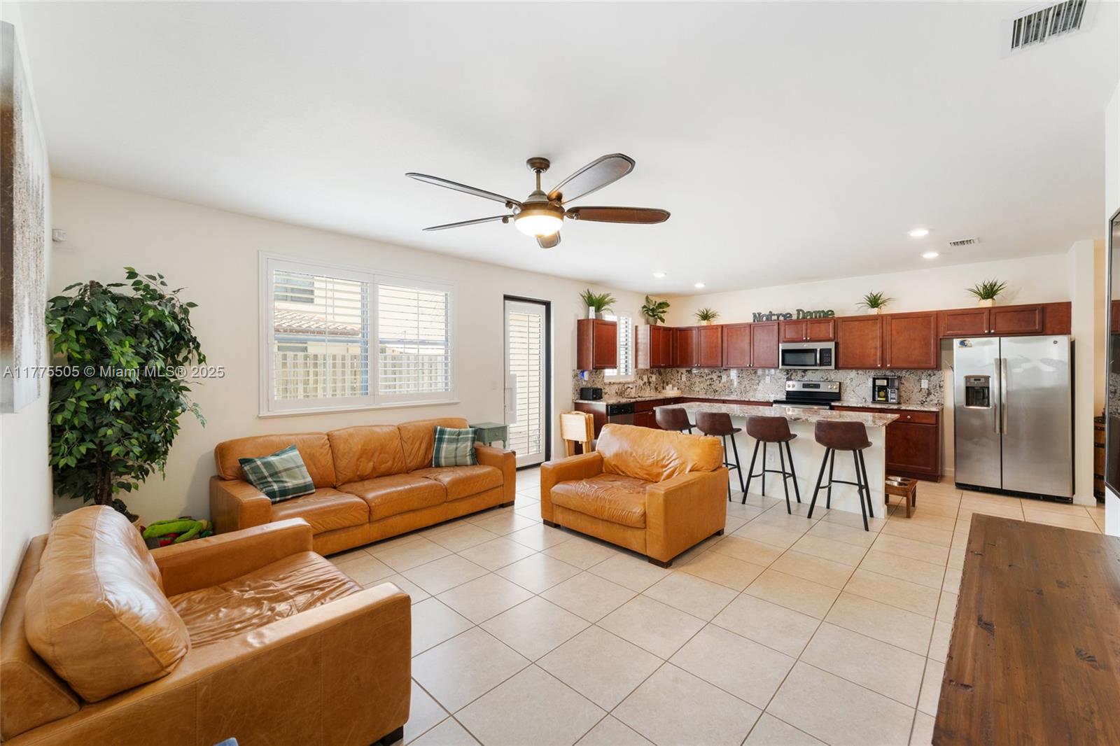 185 Se 34th Place Property Photo 12