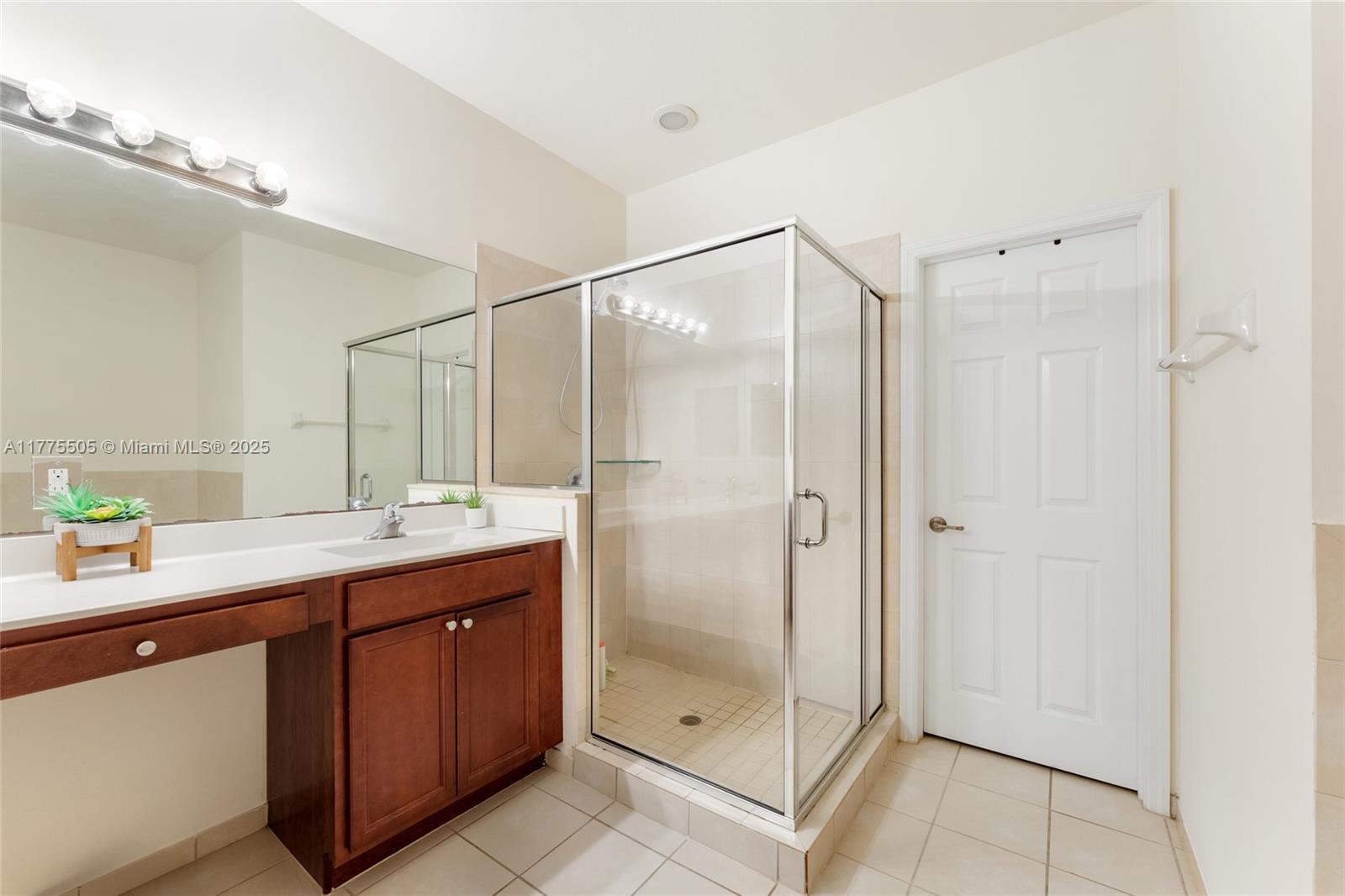 185 Se 34th Place Property Photo 25