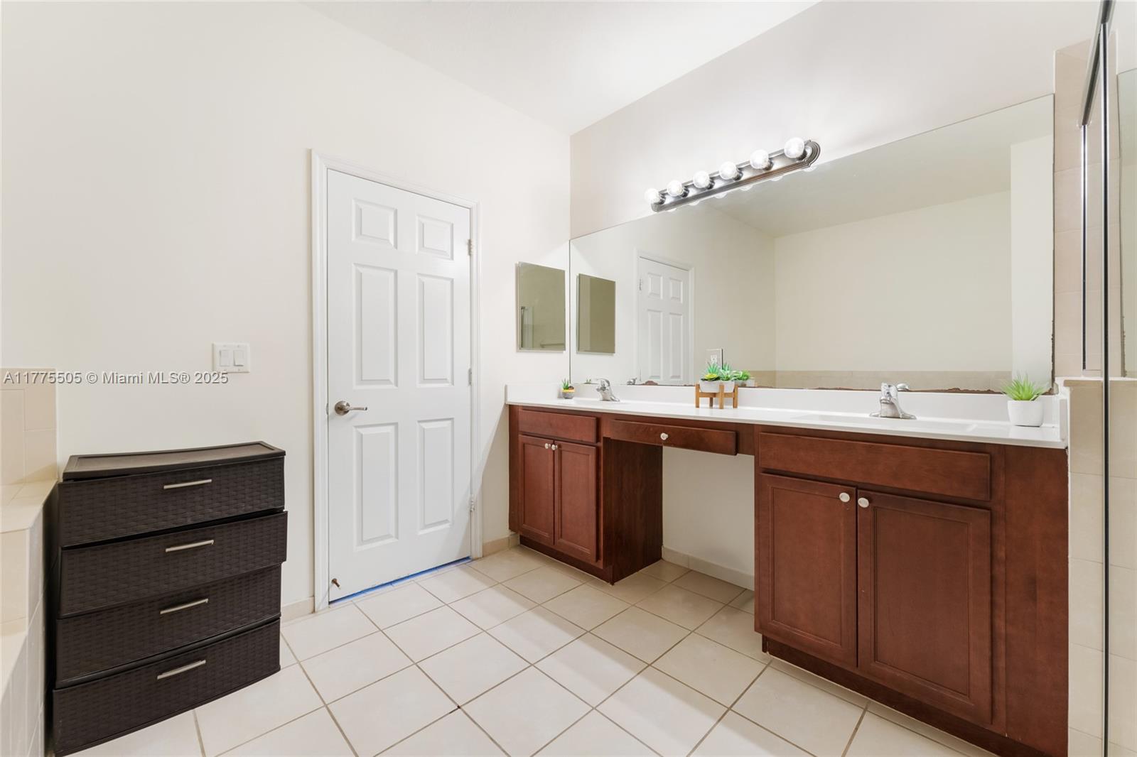 185 Se 34th Place Property Photo 31