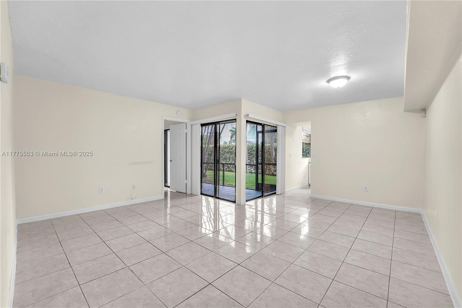 905 N Franklin Ave 905c Property Photo 2