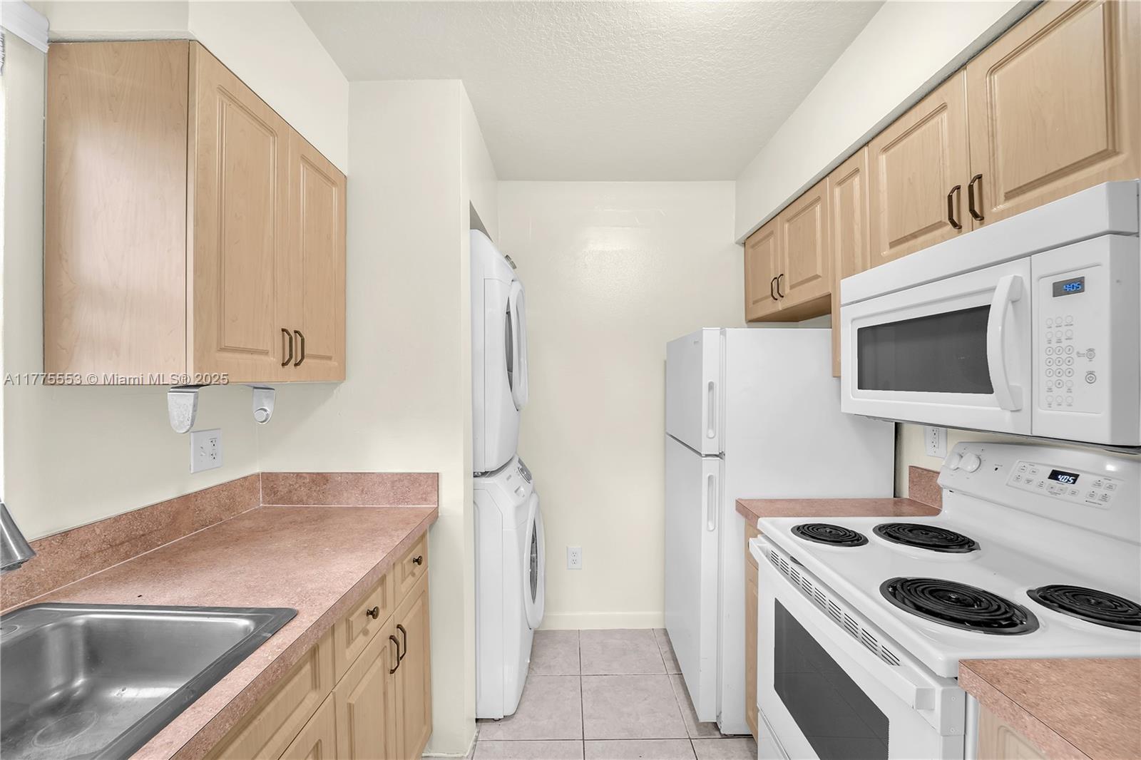 905 N Franklin Ave 905c Property Photo 6