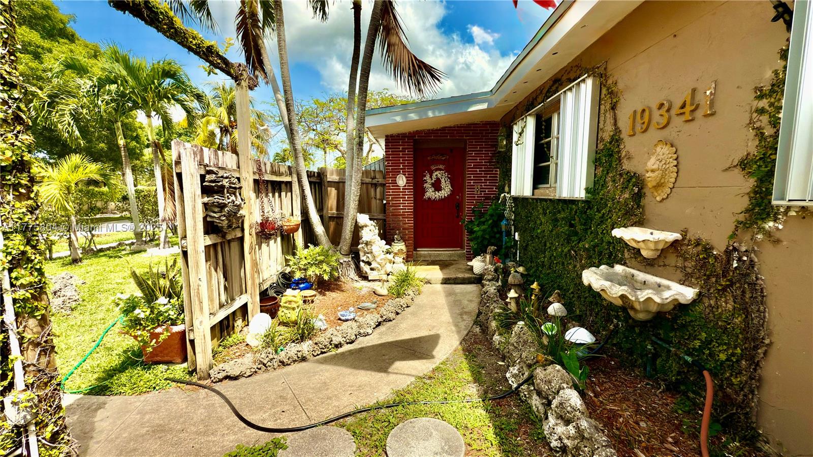 19341 Holiday Rd Property Photo 1